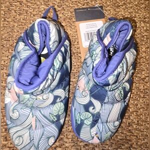 NWT The North Face Thermo Ball Traction Booties. Girls Size 1